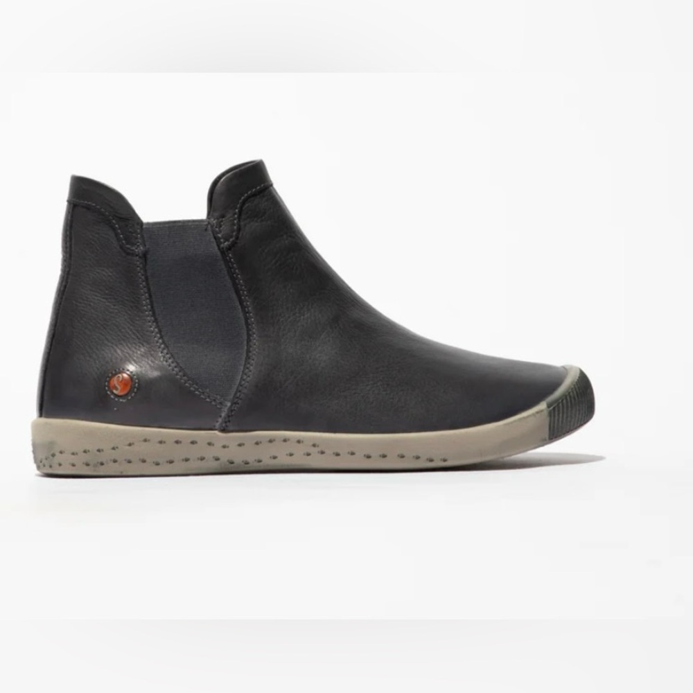 SOFTINOS by Fly London ITZI Chelsea Ankle Boot in Navy - Size 42
